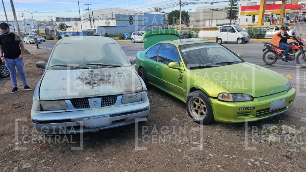 Incendio en automóvil en bulevar San Juan Bosco asusta a familia