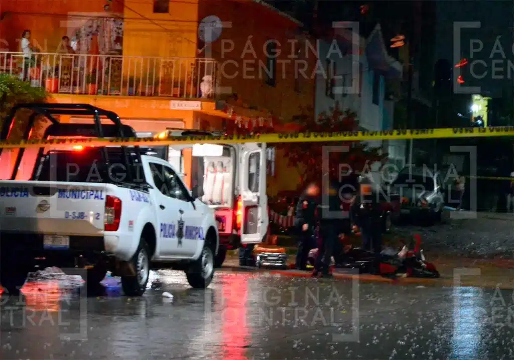 Piletas: Iban en moto cuando los balearon; uno murió 