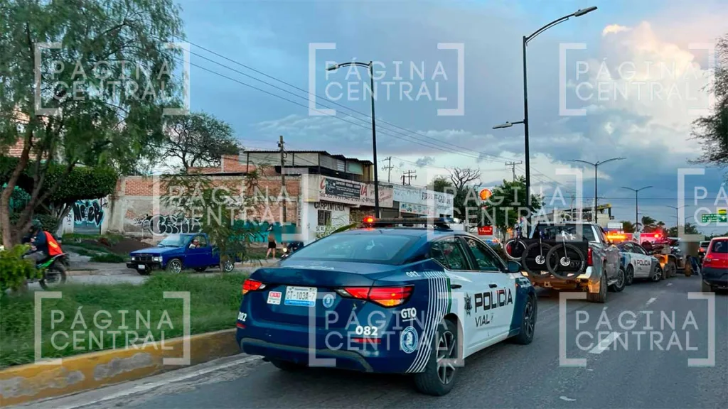 Bulevar Miguel Hidalgo: Se impactan dos camionetas y una termina en llamas