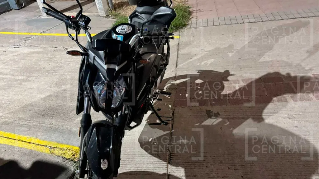 Bulevar Morelos: Perdió el control y chocó con la banqueta