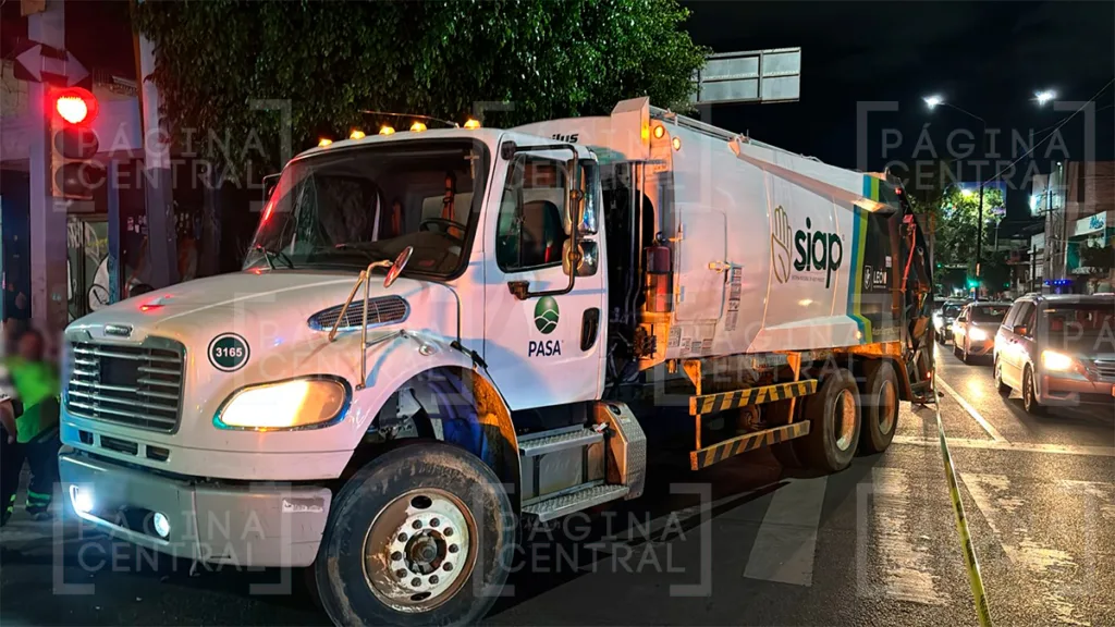 Mariano Escobedo: Camión recolector de basura atropella a motociclista