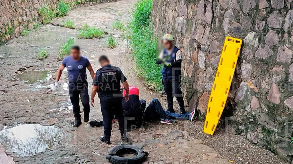 Arroyo del Muerto: Hombre en presunto estado de ebriedad cae y se golpea la cabeza