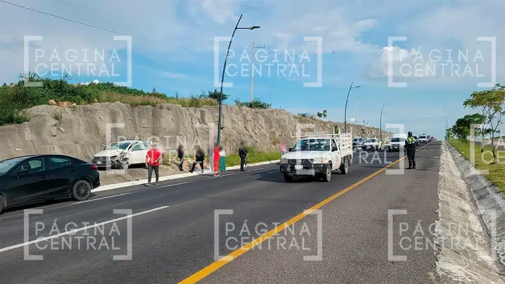 Eje Metropolitano: Dos camionetas chocan y quedan dos heridos