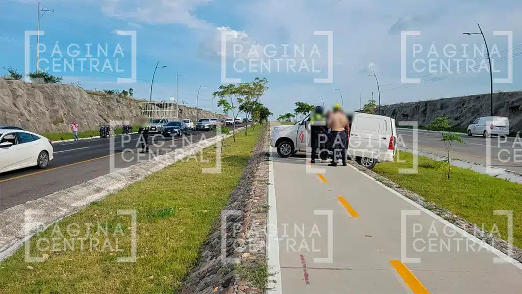 Eje Metropolitano: Dos camionetas chocan y quedan dos heridos