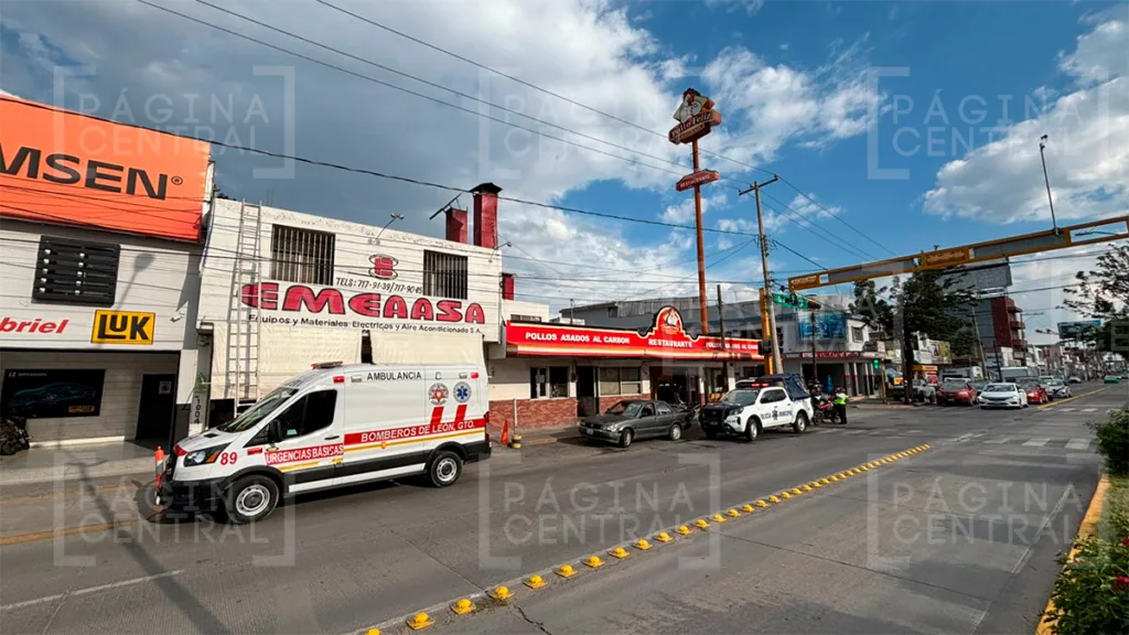 Fraccionamiento Hidalgo: Parte del techo cae encima de dos niños en un restaurante