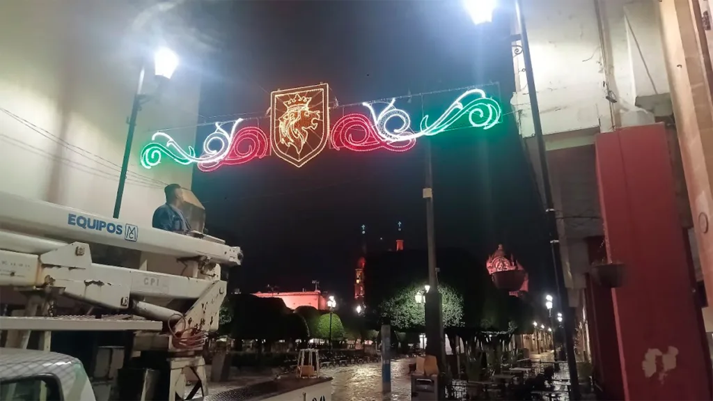 Así luce León en septiembre con adornos patrios