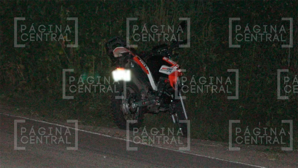 Los Ramírez: Motociclista derrapa en la carretera y cae; un vehículo le pasó encima y murió