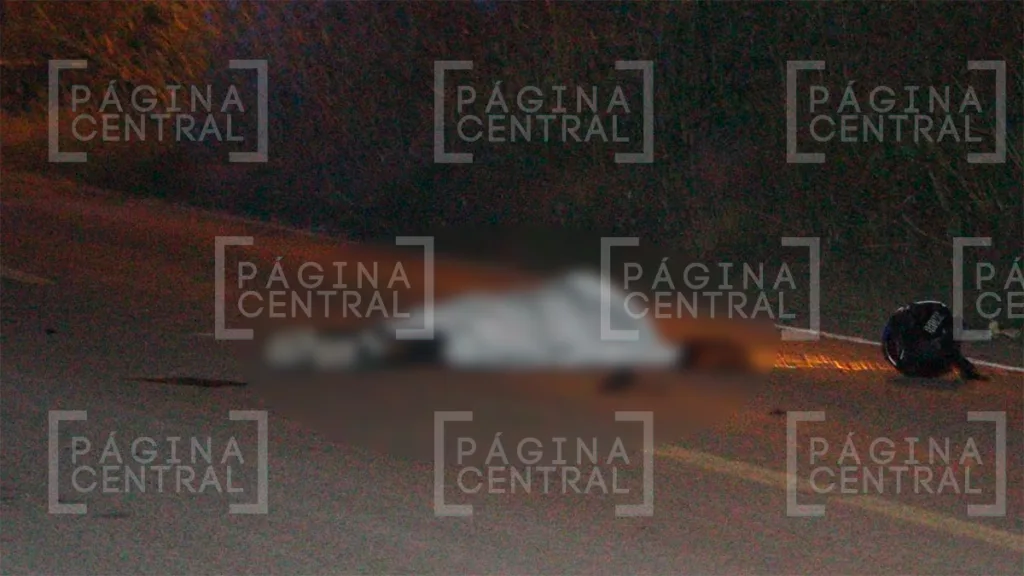 Los Ramírez: Motociclista derrapa en la carretera y cae; un vehículo le pasó encima y murió