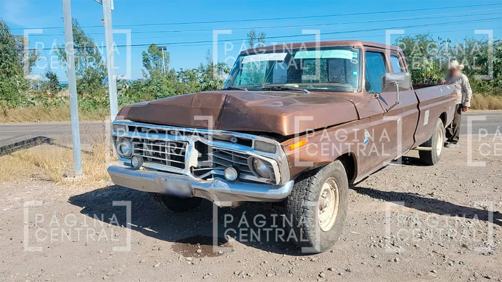 Chocan dos camionetas en la carretera a Santa Ana del Conde