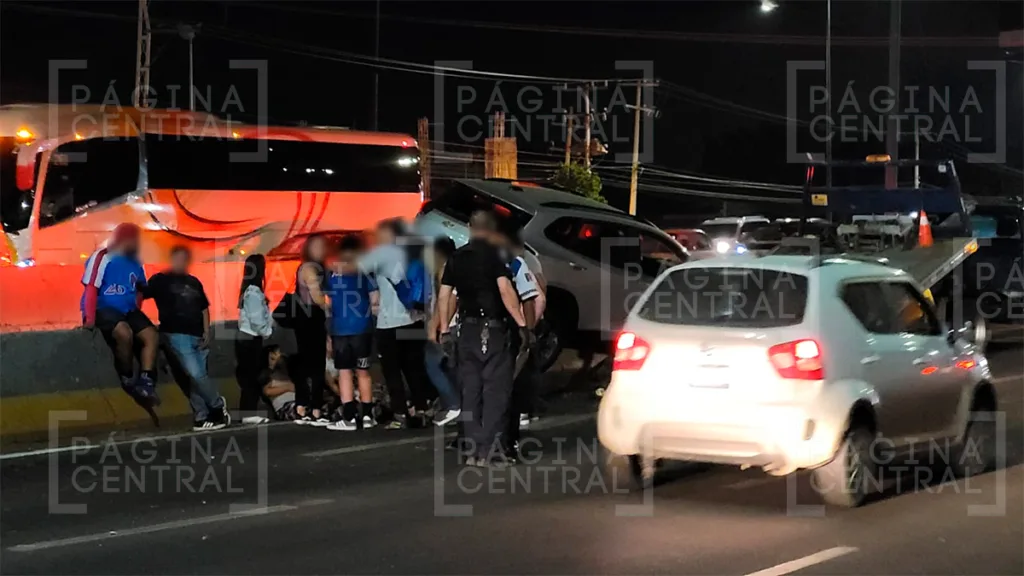 Ciudad Industrial: Familia sufre aparatoso accidente en el bulevar Aeropuerto