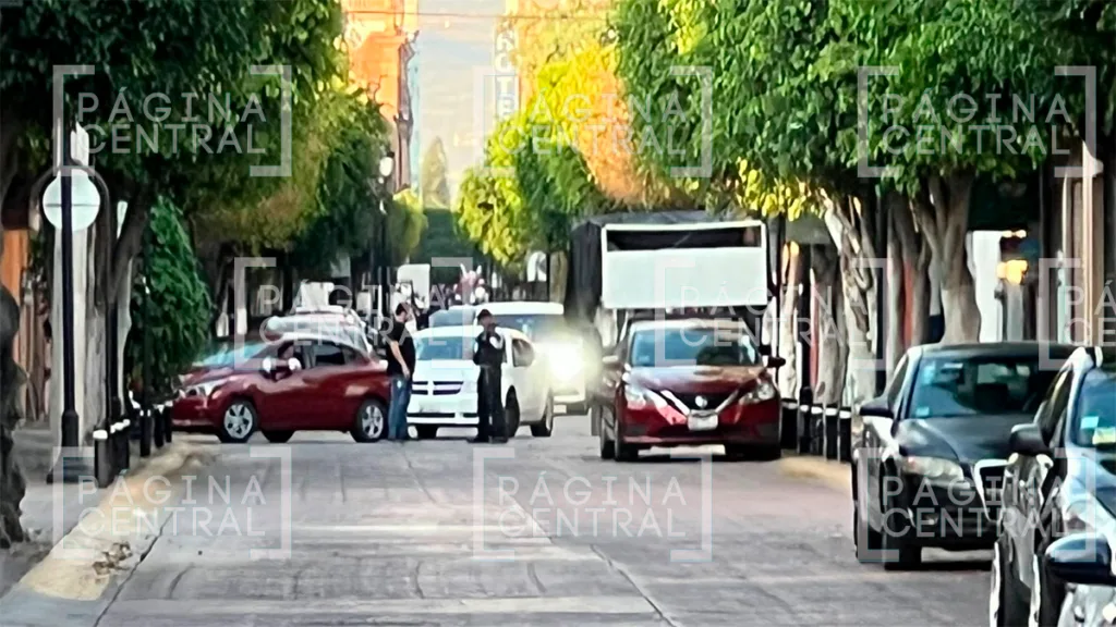 Paralizan el bulevar Mariano Escobedo por bloqueo de taxis de plataforma