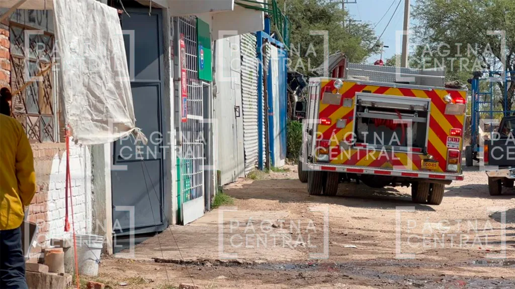 Paraíso Real: Se incendia taller mecánico; un carro quedó reducido a cenizas