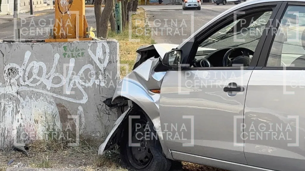 Barrio de Guadalupe: Choca contra la base de señalamiento vial