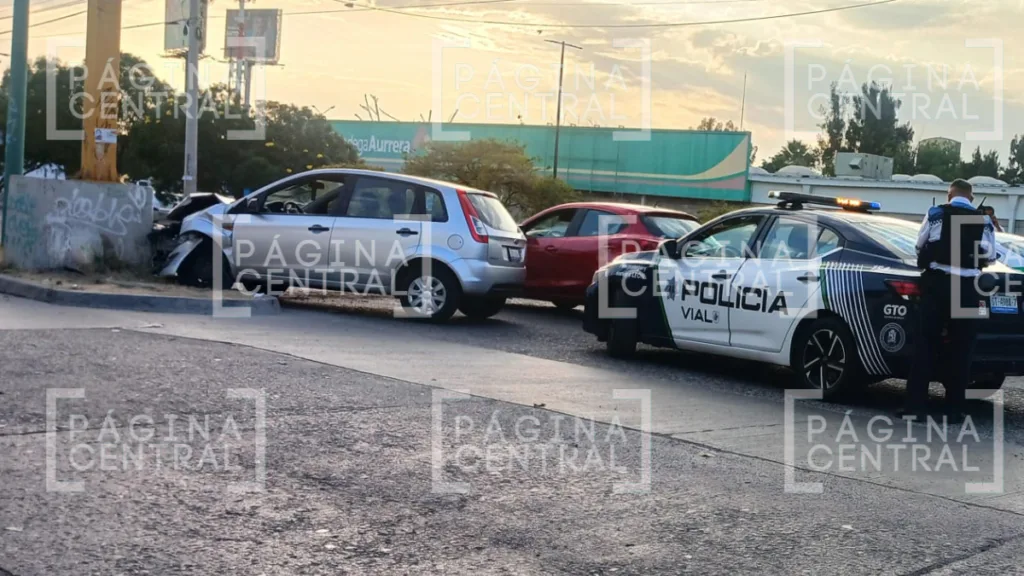 Barrio de Guadalupe: Choca contra la base de señalamiento vial