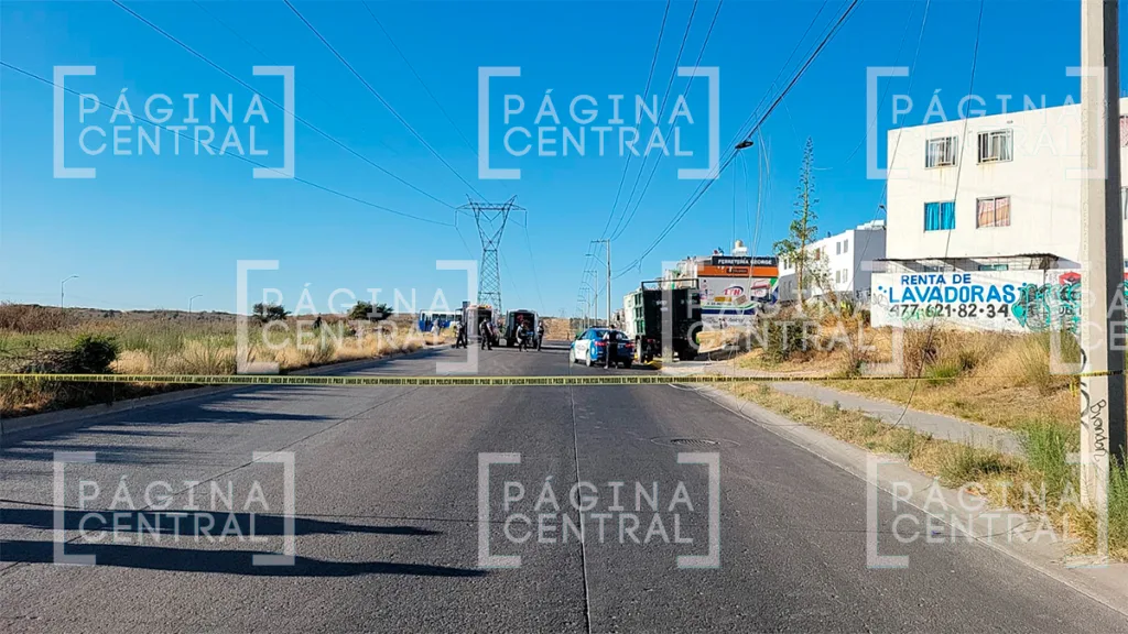 Brisas del Campestre: Camión de basura derriba poste, hay 4 lesionados