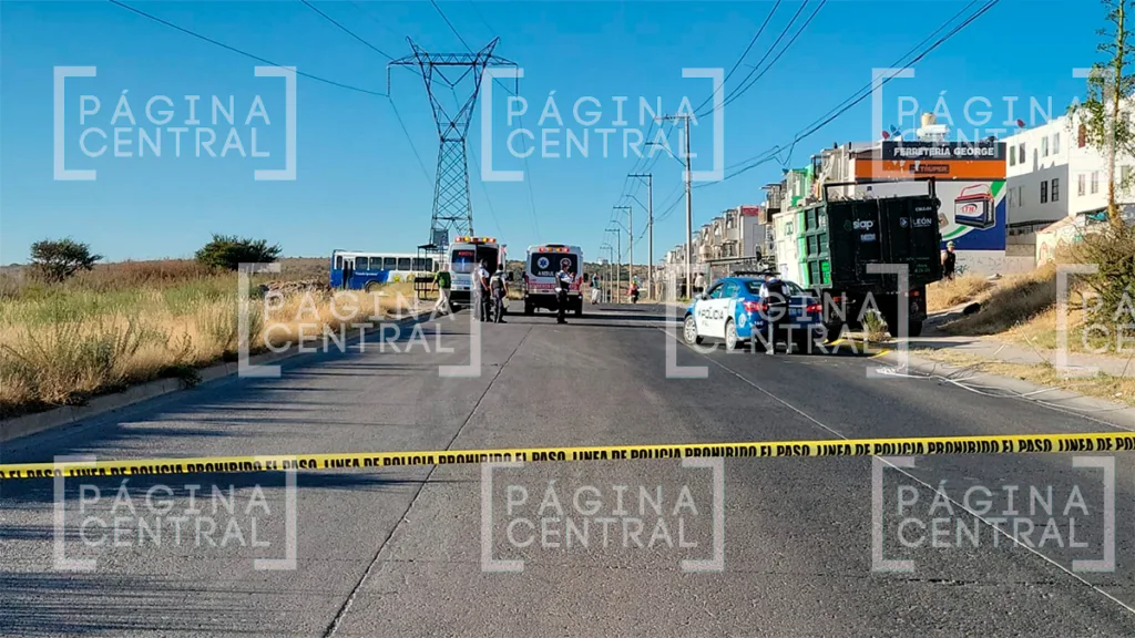 Brisas del Campestre: Camión de basura derriba poste, hay 4 lesionados