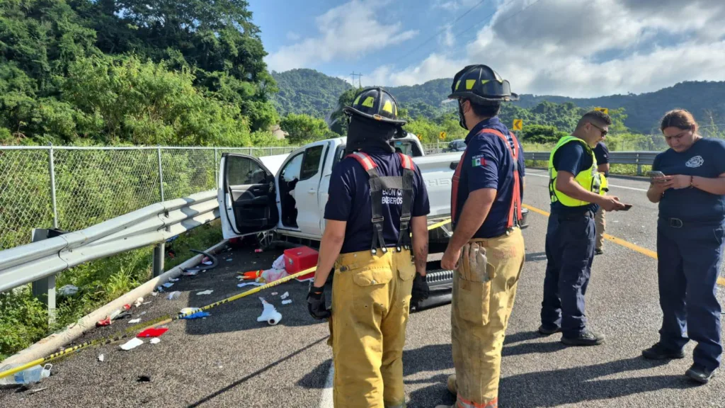 Nayarit: Familia guanajuatense muere en choque en Sayulita