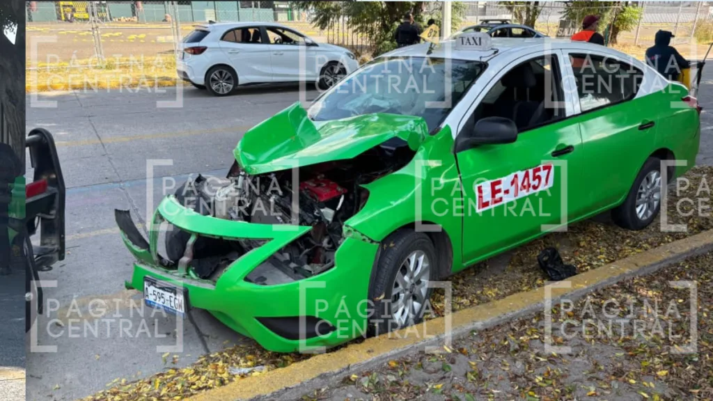 Adolfo López Mateos: Patrulla perseguía a motociclista y choca con taxi