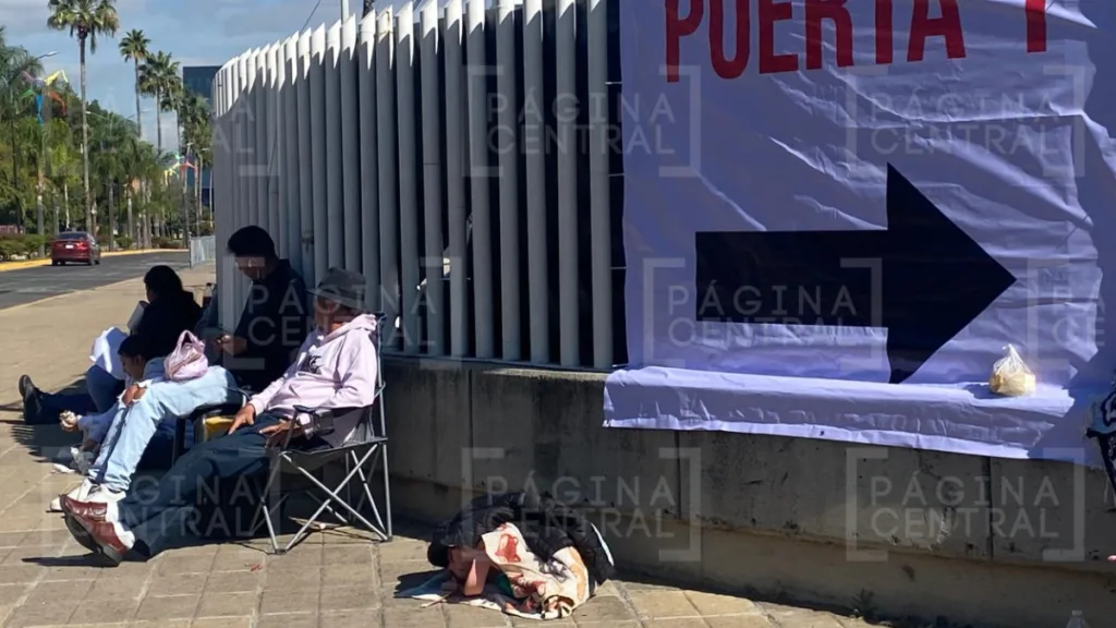 Junior H: Desde el jueves en la noche, Ana Lía hizo fila acampando para ver al cantante