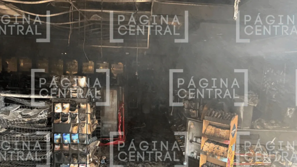 Incendian banco y varias tiendas Oxxo